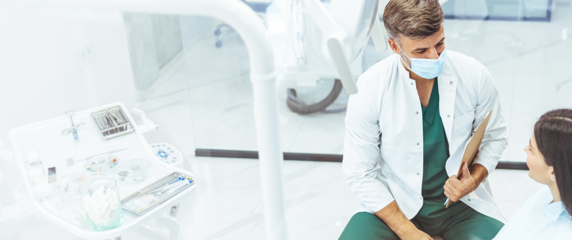 Zahnarzt und Patient.  