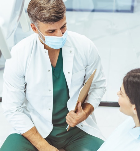 Zahnarzt und Patient.  